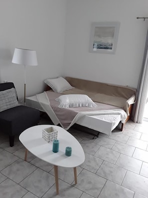 Comfort Apartment, 1 Bedroom, Sea View, Garden Area | 1 bedroom, hypo-allergenic bedding, individually decorated