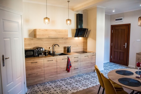 Exclusive Apartment | Private kitchen | Mini-fridge, microwave, stovetop, dishwasher