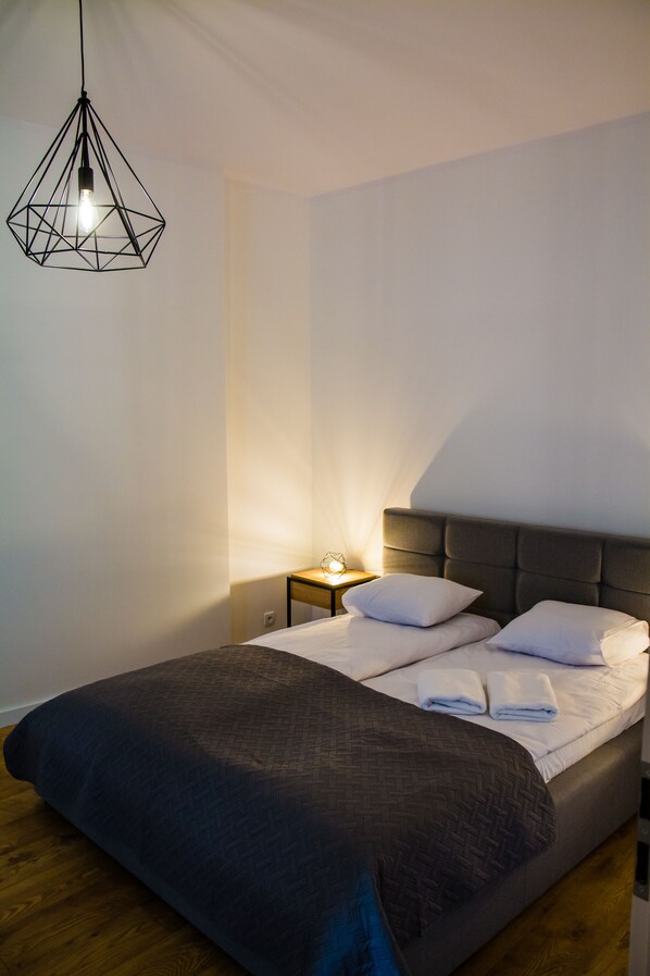 Deluxe-Apartment | 1 Schlafzimmer, Bügeleisen/Bügelbrett, kostenloses WLAN, Bettwäsche