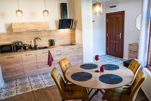 Exclusive Apartment | Private kitchen | Mini-fridge, microwave, stovetop, dishwasher - Łazienna Premier (Torun)