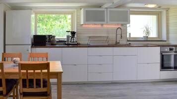 Réfrigérateur, plaque de cuisson, cafetiÚre/bouilloire