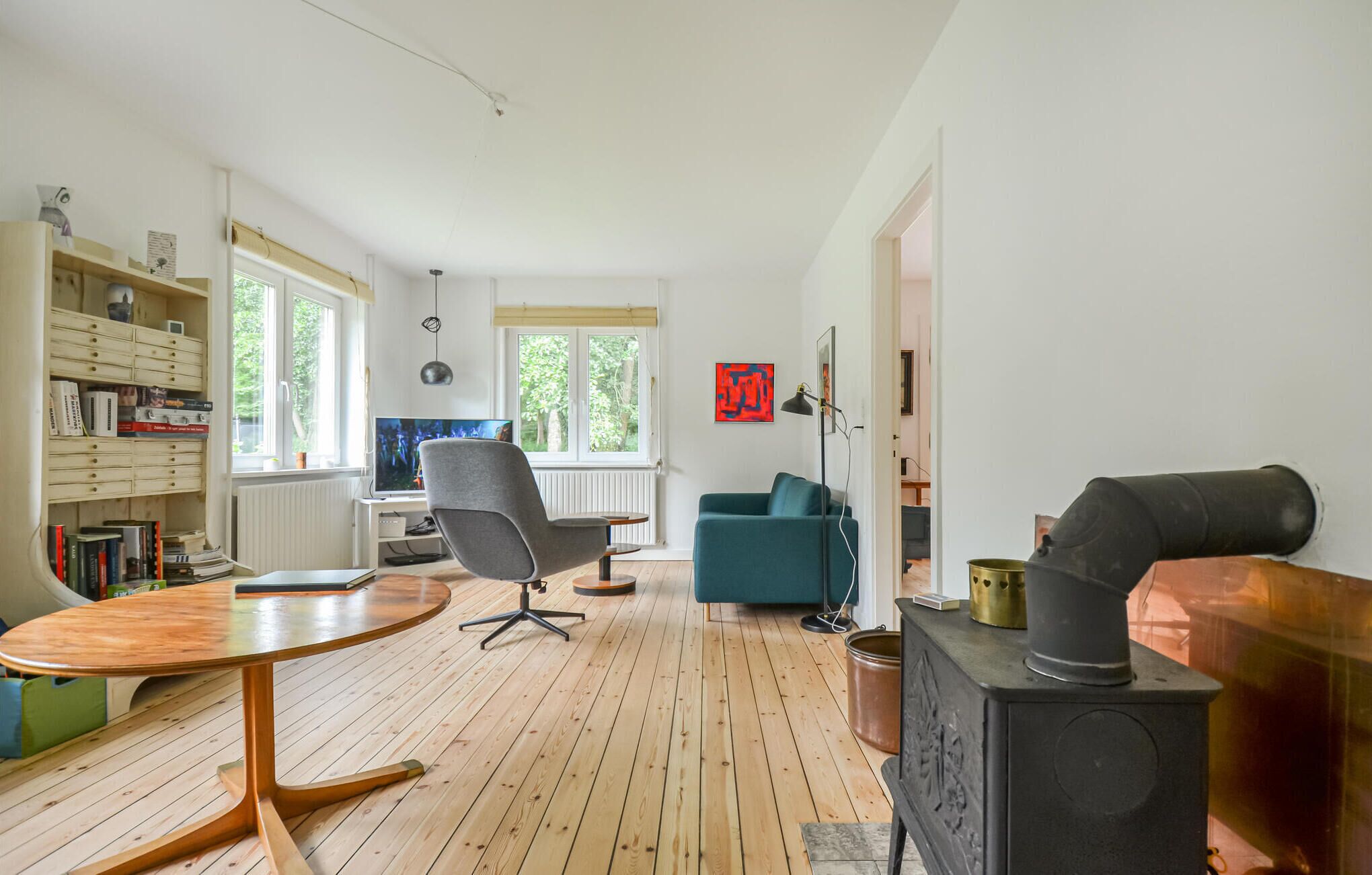 Una Smart TV, una chimenea