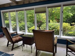 Interior - 3-min to Linville Falls. Beautiful home-3 BDRMs on 13 acres. Best breakfast.  (Newland)