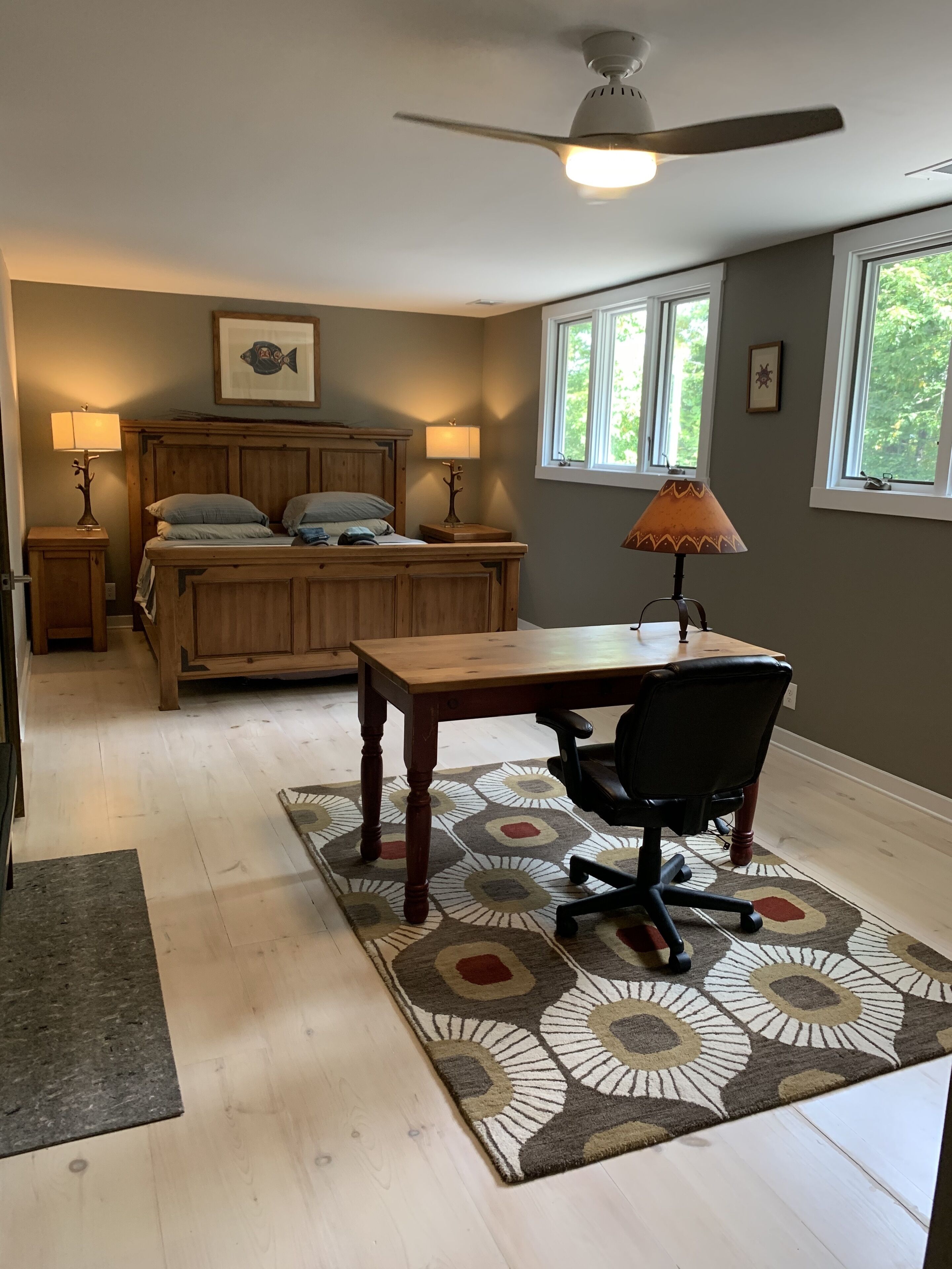 4 室のベッドルーム、デスク、アイロン / アイロン台、WiFi (無料)