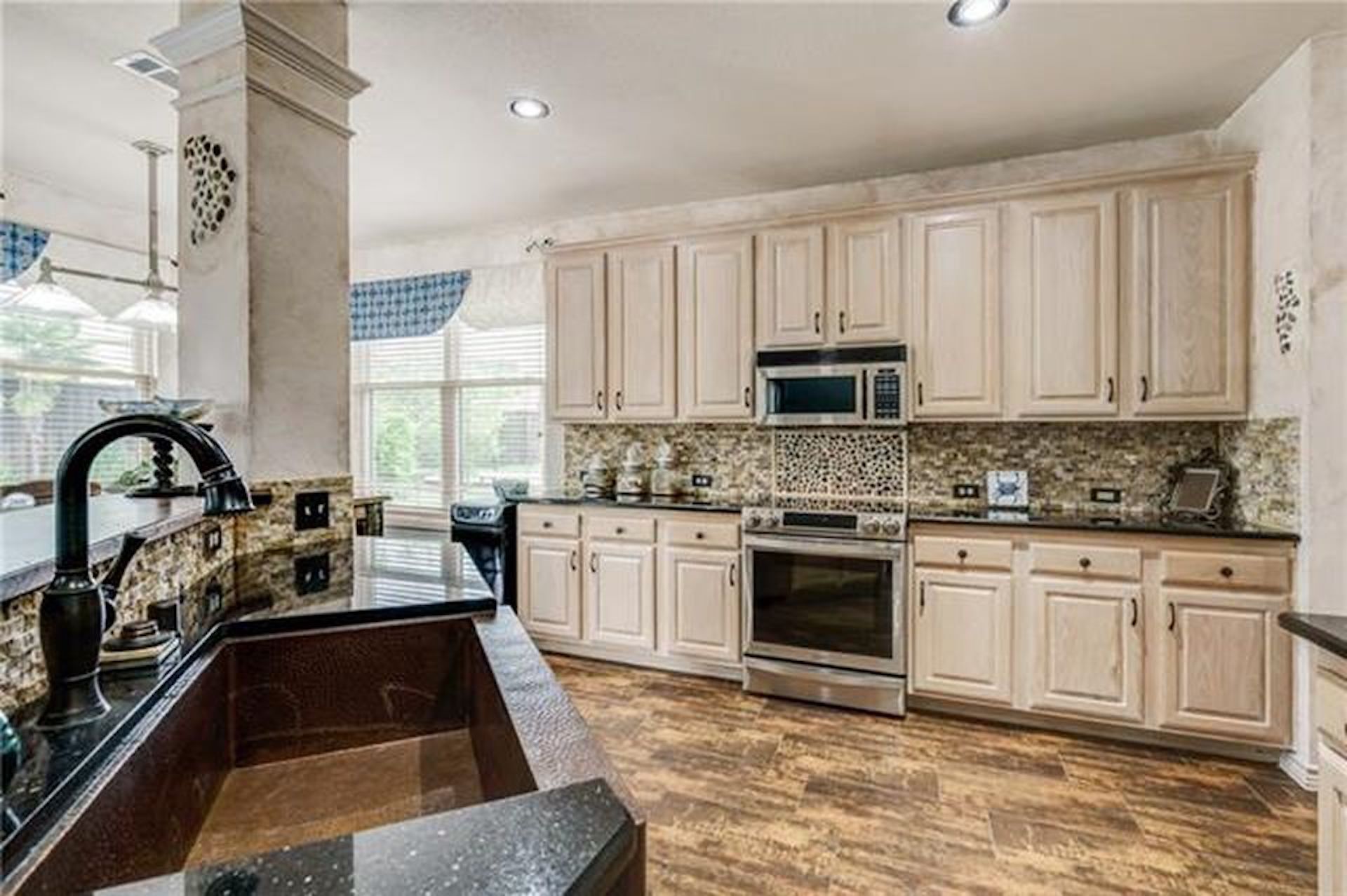  Frisco Private Oasis•Large family Home 5br 3.5ba walk-in Salt Water Pool &  Spa