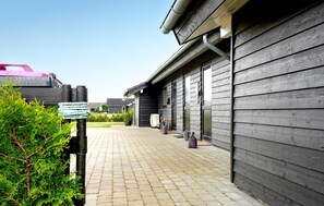 المنطقة المحيطة بالمنشأة