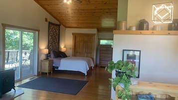 4 bedrooms, desk, iron/ironing board, travel cot