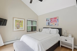 Room - HAMPTON BAYS FAMILY HOME CLOSE TO EVERYTHING (Hampton Bays)
