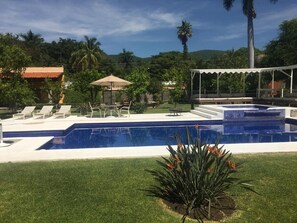 Outdoor pool, a heated pool - Description vacation house sainz (Ticumán)