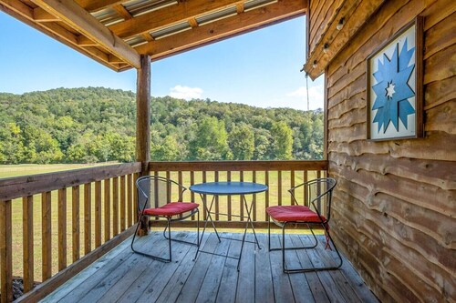 Cabin-ette at the Creek ~ a Tiny Ozark Getaway