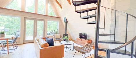 TV, fireplace