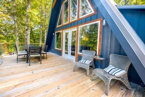 Outdoor dining - Hidden A-Frame at Double Bridge with Firepit (Mountain View)