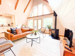 Smart TV, fireplace - Hidden A-Frame at Double Bridge with Firepit (Mountain View)