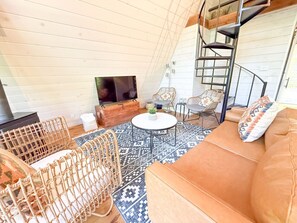Smart TV, fireplace