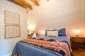 1 bedroom, desk, free WiFi, bed sheets
