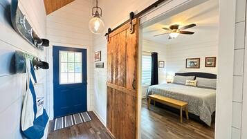 2 bedrooms, iron/ironing board, bed sheets