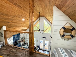 2 bedrooms, iron/ironing board, bed sheets - Stay in a Treehouse Escape at Lake Catherine / Fire Pit + Lake Toys + Privacy (Hot Springs)