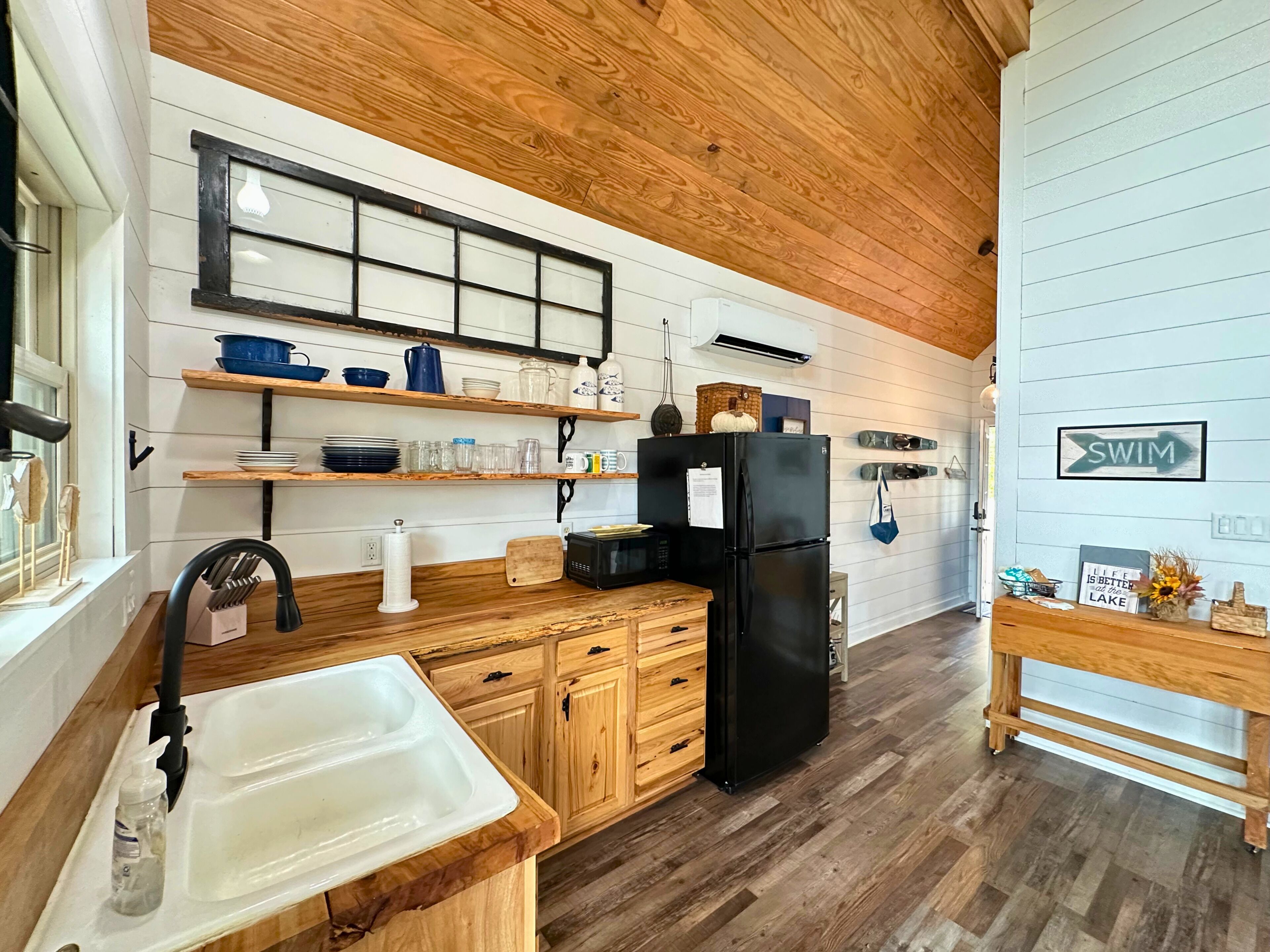 Fridge, microwave, coffee/tea maker, toaster