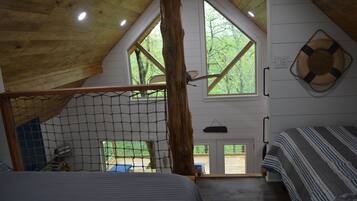 2 bedrooms, iron/ironing board, bed sheets