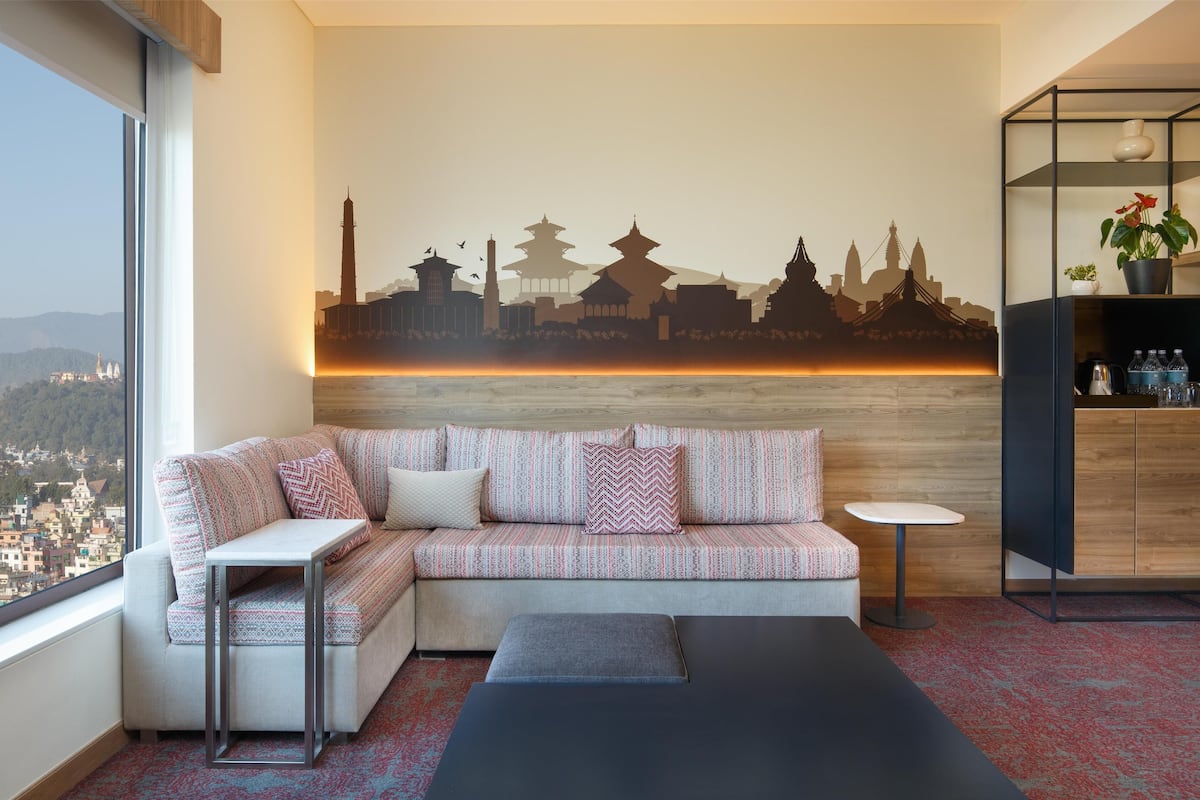 Executive Suite, 1 King Bed | Minibar, in-room safe, desk, laptop workspace