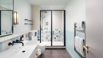 Locke Studio, Twin | Bathroom | Shower, free toiletries, hair dryer, towels