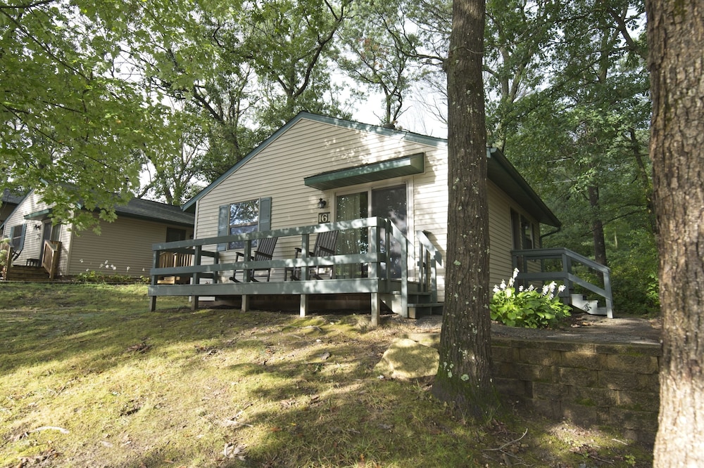 Christmas Mountain Village™ - Wisconsin Dells - 2 Bedroom Cottage
