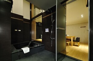 Superior Room | Bathroom | Separate tub and shower, spring water tub, free toiletries, hair dryer