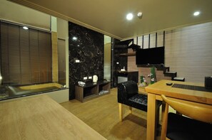Superior Room | Living area | Flat-screen TV - 58˚ Hotspring Hotel (Jiaoxi)