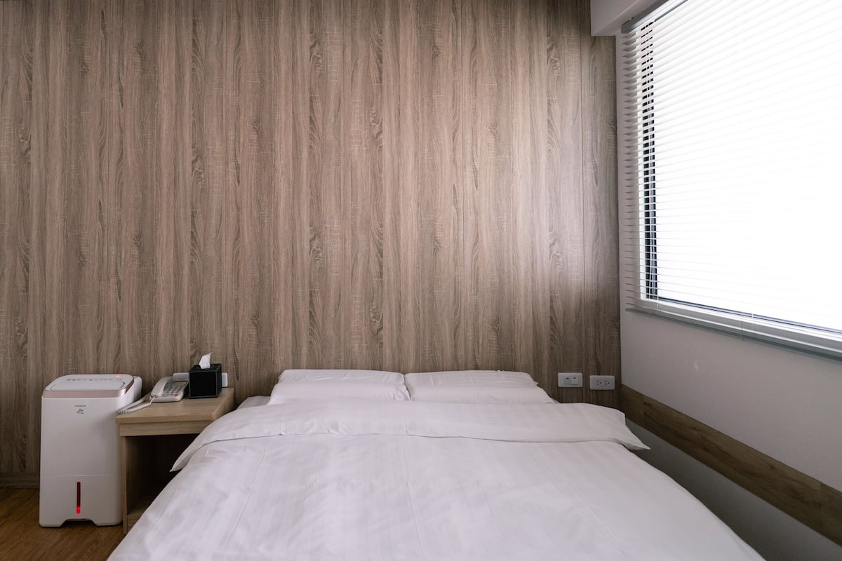 Classic Double Room | Desk, soundproofing, free WiFi, bed sheets