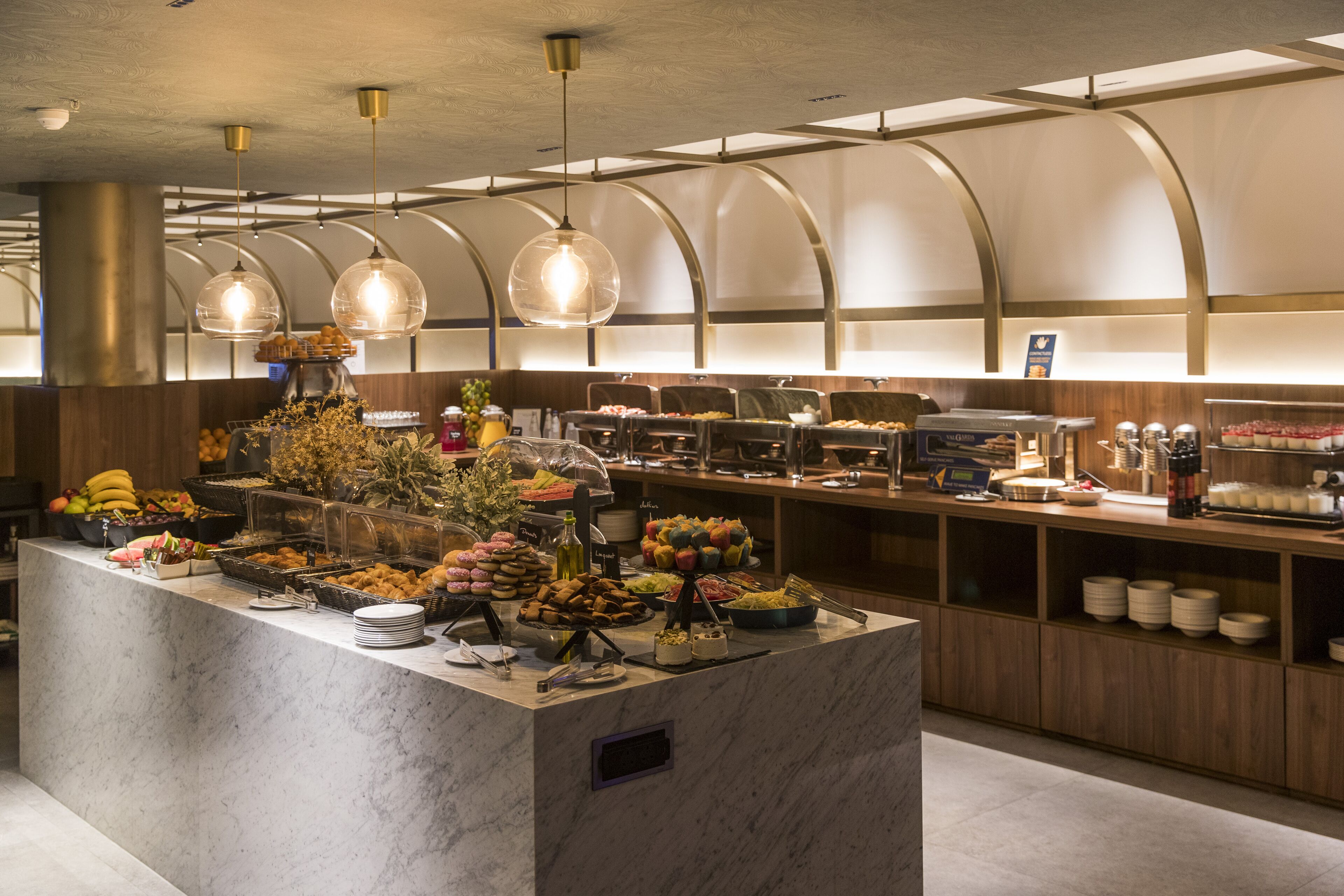 daily full breakfast (eur 12 per person)