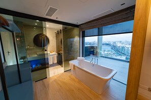 Privilege, Suíte superior, 1 cama Queen e sofá-cama, terraço, vista para o mar | Banheira de imersão