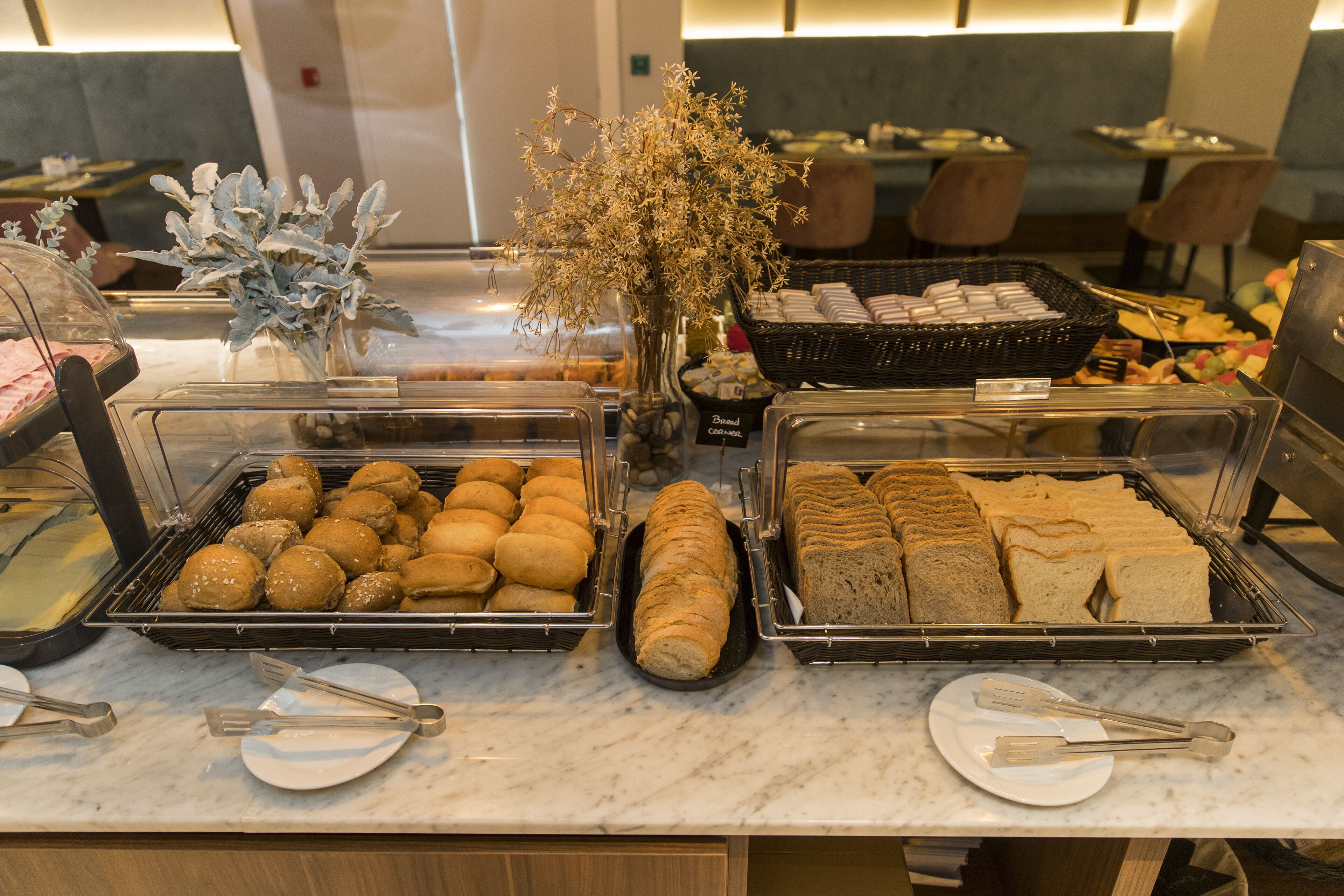 daily full breakfast (eur 12 per person)