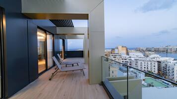 Privilege, Suite Supérieure, 1 grand lit et 1 canapé-lit, terrasse, vue mer | Balcon