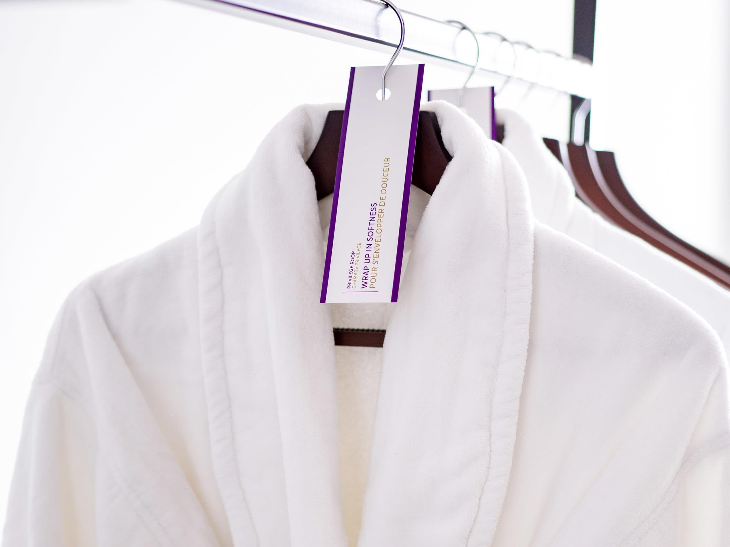 Privilege, Deluxe-huone, 1 keskisuuri parisänky, parveke, merinäköala | Ylelliset vuodevaatteet, tallelokero huoneessa