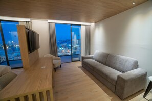 Privilege, 小型套房, 1 张大床, 露台, 海景 | 高档床上用品、客房内保险箱、特色装修、特色家居