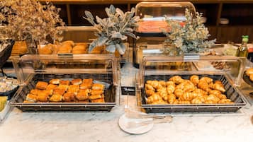 Daily full breakfast (EUR 12 per person)