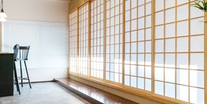 Bureau, chambres insonorisées, fer et planche à repasser, Wi-Fi gratuit