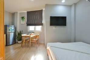 Decoración personalizada, muebles diferentes y escritorio 