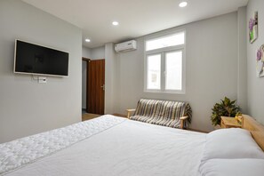 Apartamento, 1 habitación | Decoración individual, mobiliario individual, escritorio