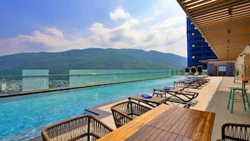Poolside bar