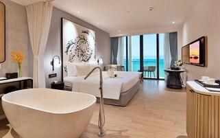 Premier Executive Ocean View King | 迷你吧、客房内保险箱、办公桌、遮光窗帘