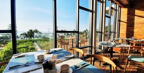 2 restaurants, breakfast, lunch, dinner served; Fusion cuisine  - Anya Premier Hotel Quy Nhon (Quy Nhon)