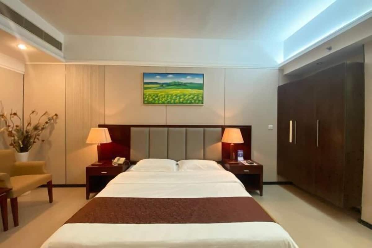 1 bedroom, blackout curtains, soundproofing, free WiFi