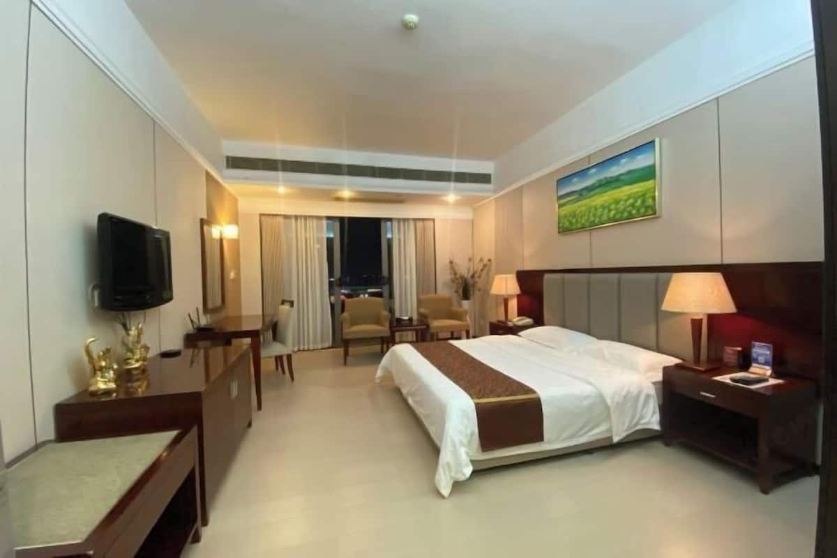 1 bedroom, blackout curtains, soundproofing, free WiFi