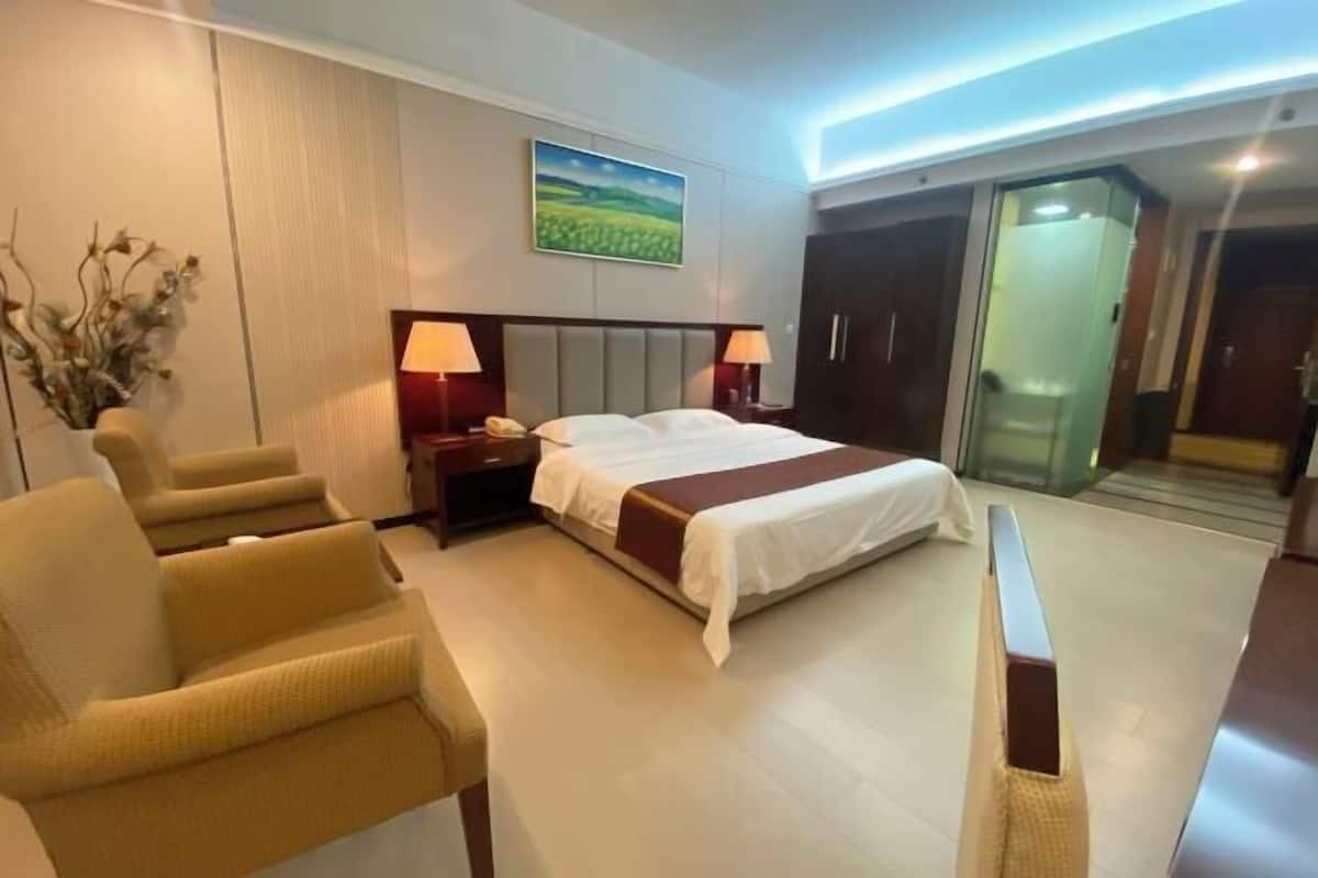 1 bedroom, blackout curtains, soundproofing, free WiFi