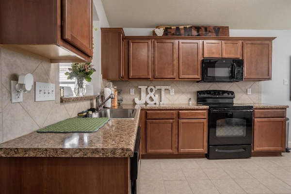 Frigorífic, microones, forn i placa de cuina