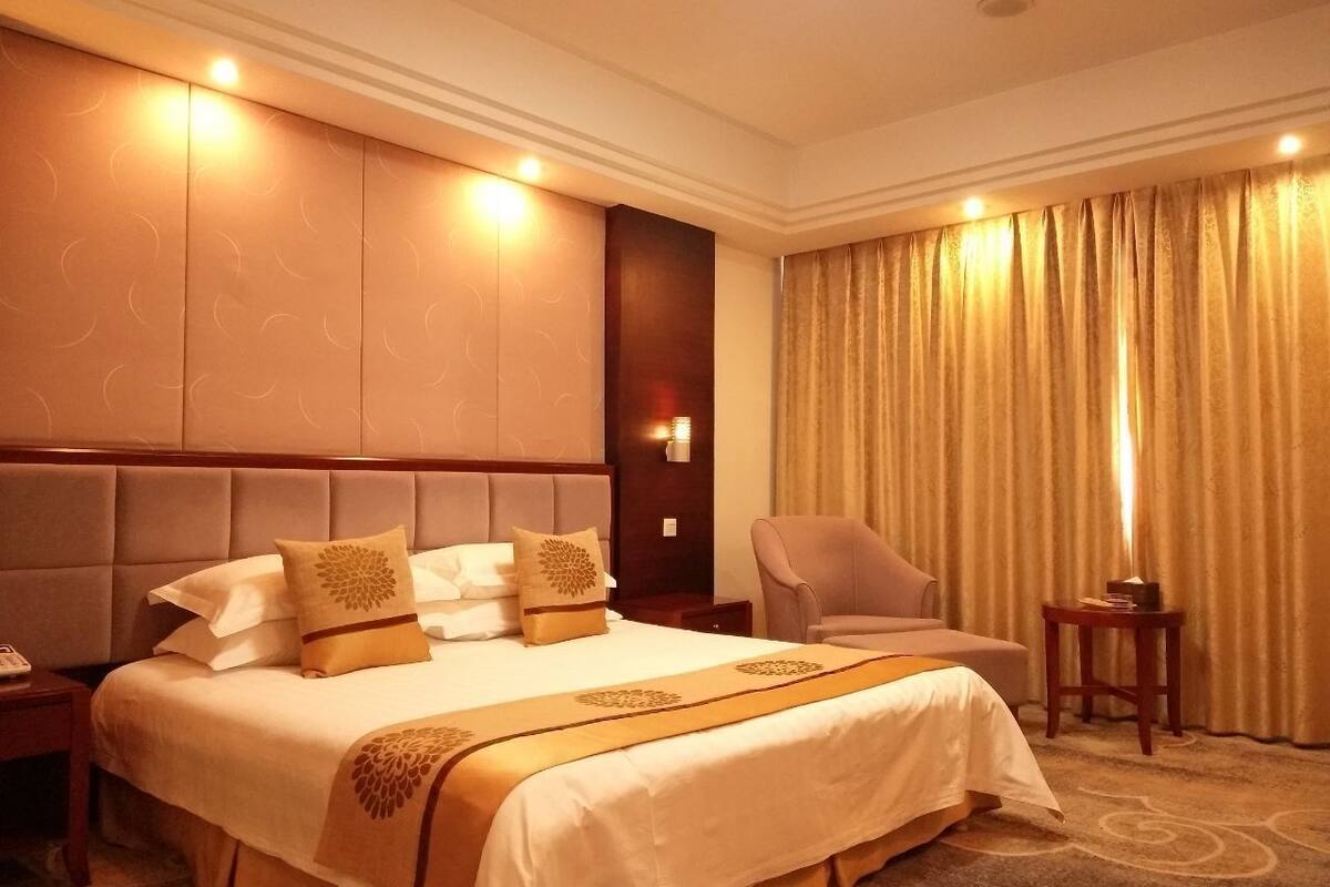 Business Double Room | Desk, WiFi (free)