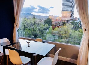 Dining - Stunning Views On Riverwalk Wow Factor 1BR 2BA (Reno)