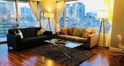 Stunning Views On Riverwalk Wow Factor 1BR 2BA
