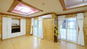 家庭独立别墅 (1st floor) | 起居区 | 液晶电视